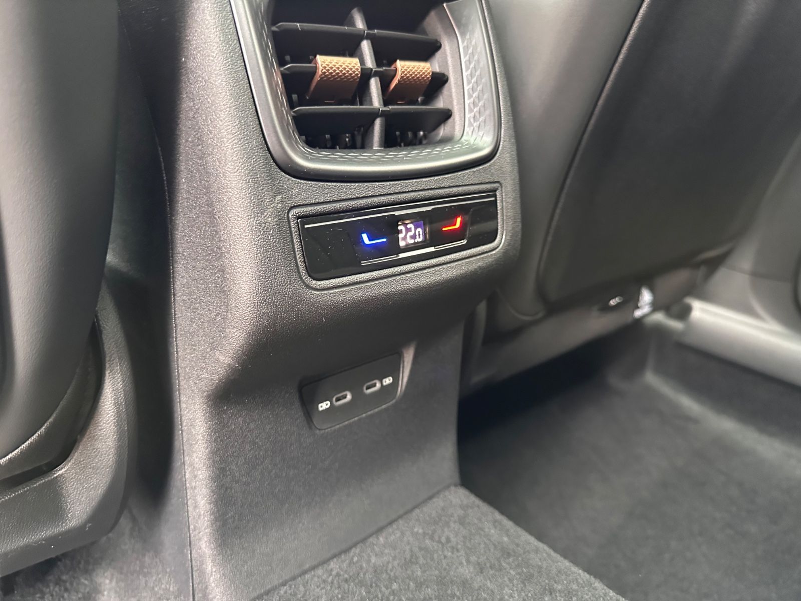 Fahrzeugabbildung CUPRA Terramar 1.5 eTSI DSG Matrix/Pano/AHK/ACC/360°
