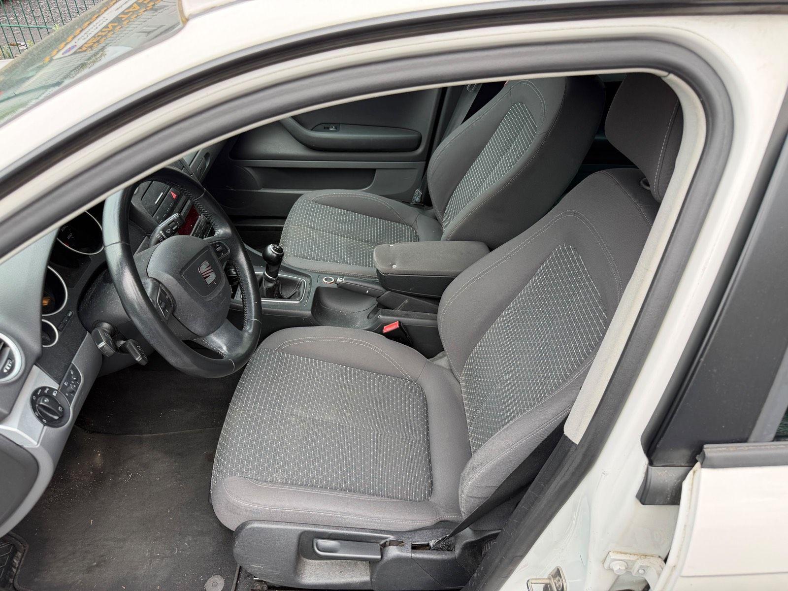 Seat Exeo 2010 — салон