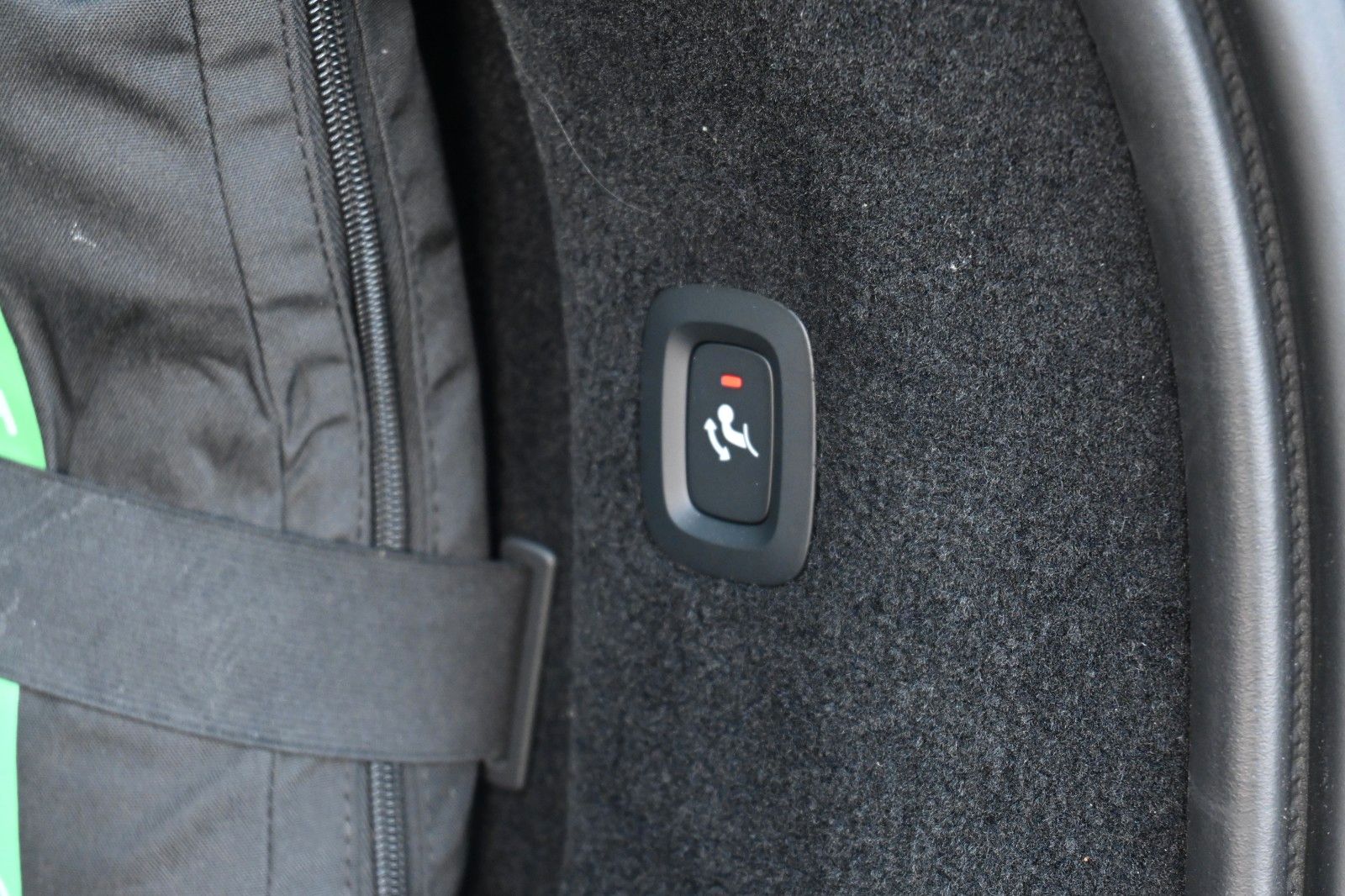 Fahrzeugabbildung Volvo V90 T6 PHEV AWD  Core Bright*AHK*Voll LED*Alarm*