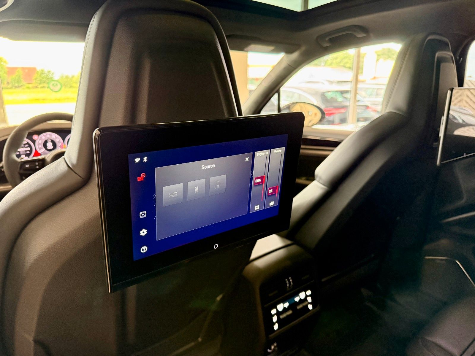 Fahrzeugabbildung Porsche Cayenne GTS PTS-Farbe/CarbonDesign/HUD/Burmester