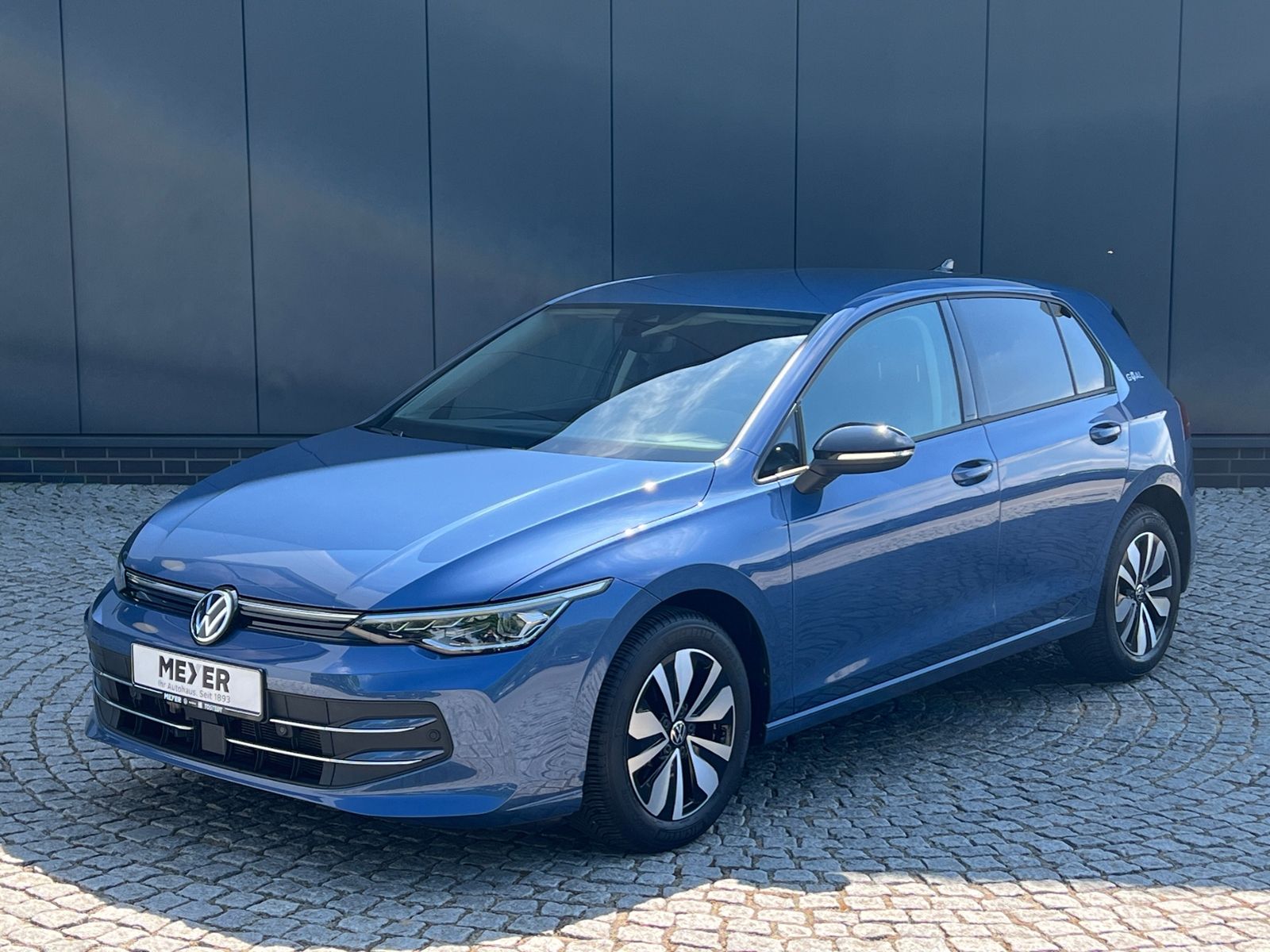 Fahrzeugabbildung Volkswagen Golf VIII Life 2.0 TDI DSG *AHK,LED,ACC,Navi,Kam