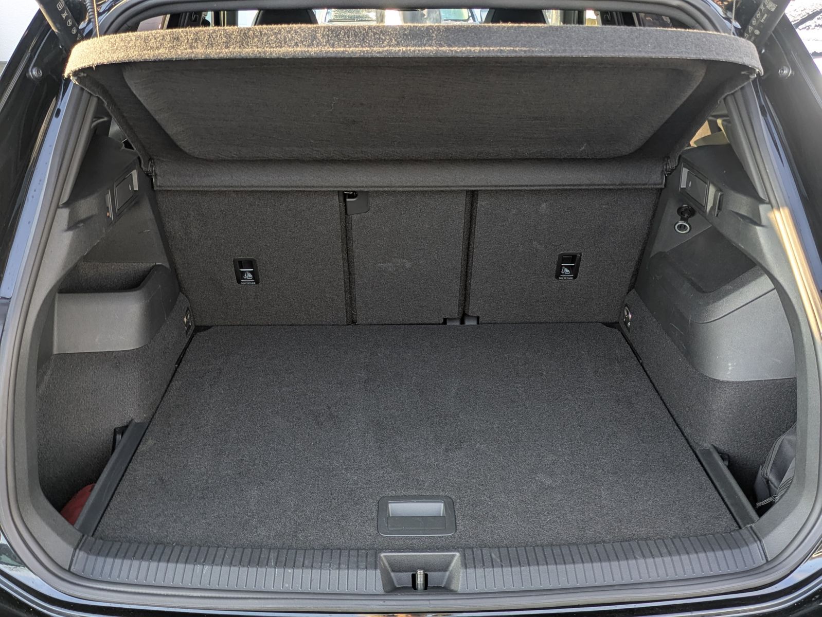Fahrzeugabbildung Volkswagen Tiguan 2.0 TDI 4M R-Line PANO*H&K*AHK*MATRIX*20"