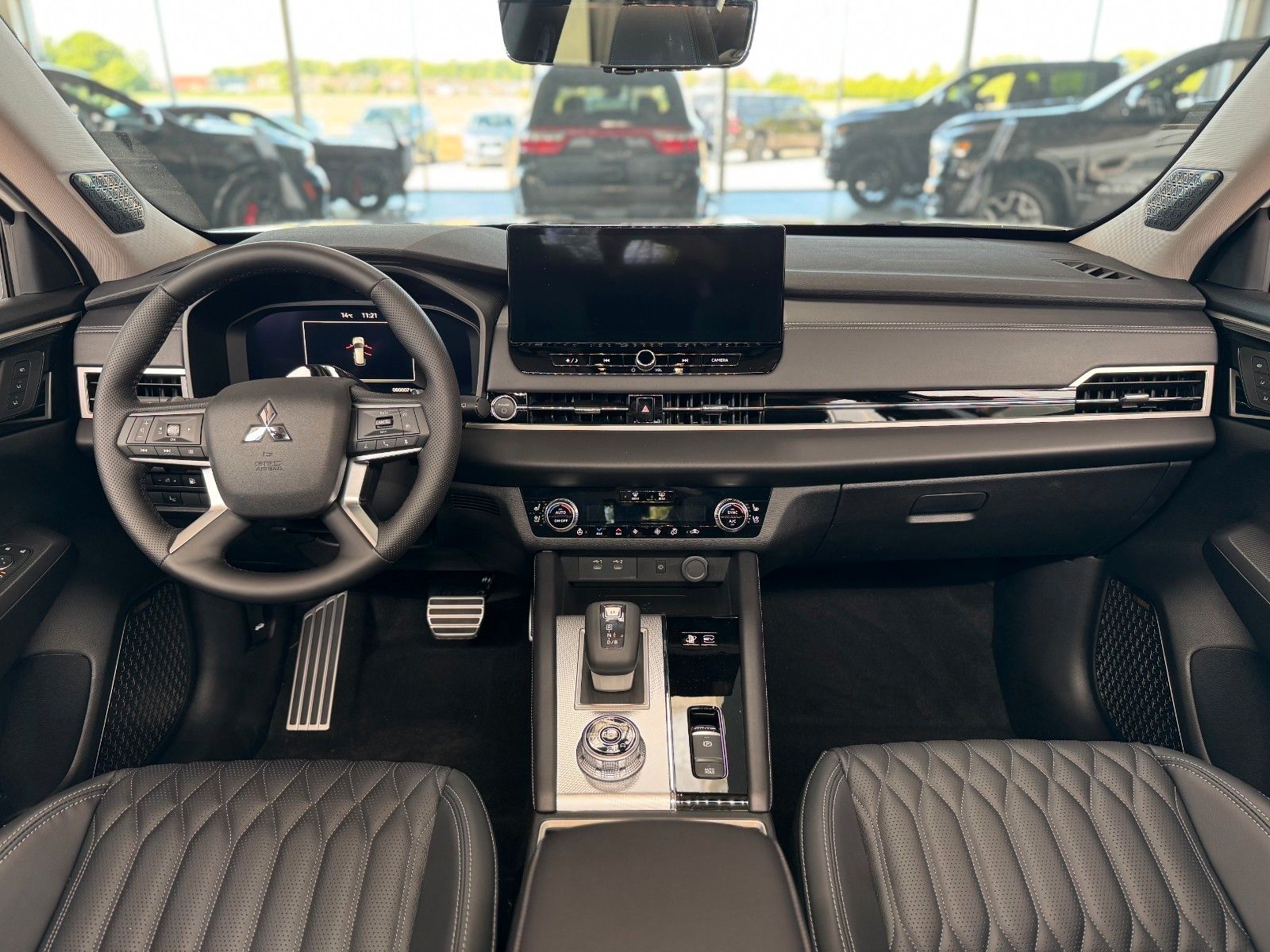 Fahrzeugabbildung Mitsubishi Outlander 2.4 PLUG-IN HYBRID 4WD TOP