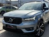 Volvo XC40 T5 AWD|R-DESIGN|Panorama|Alcantara|AHK|360 - gebrauchte Volvo XC40 aus dem Jahr 2018