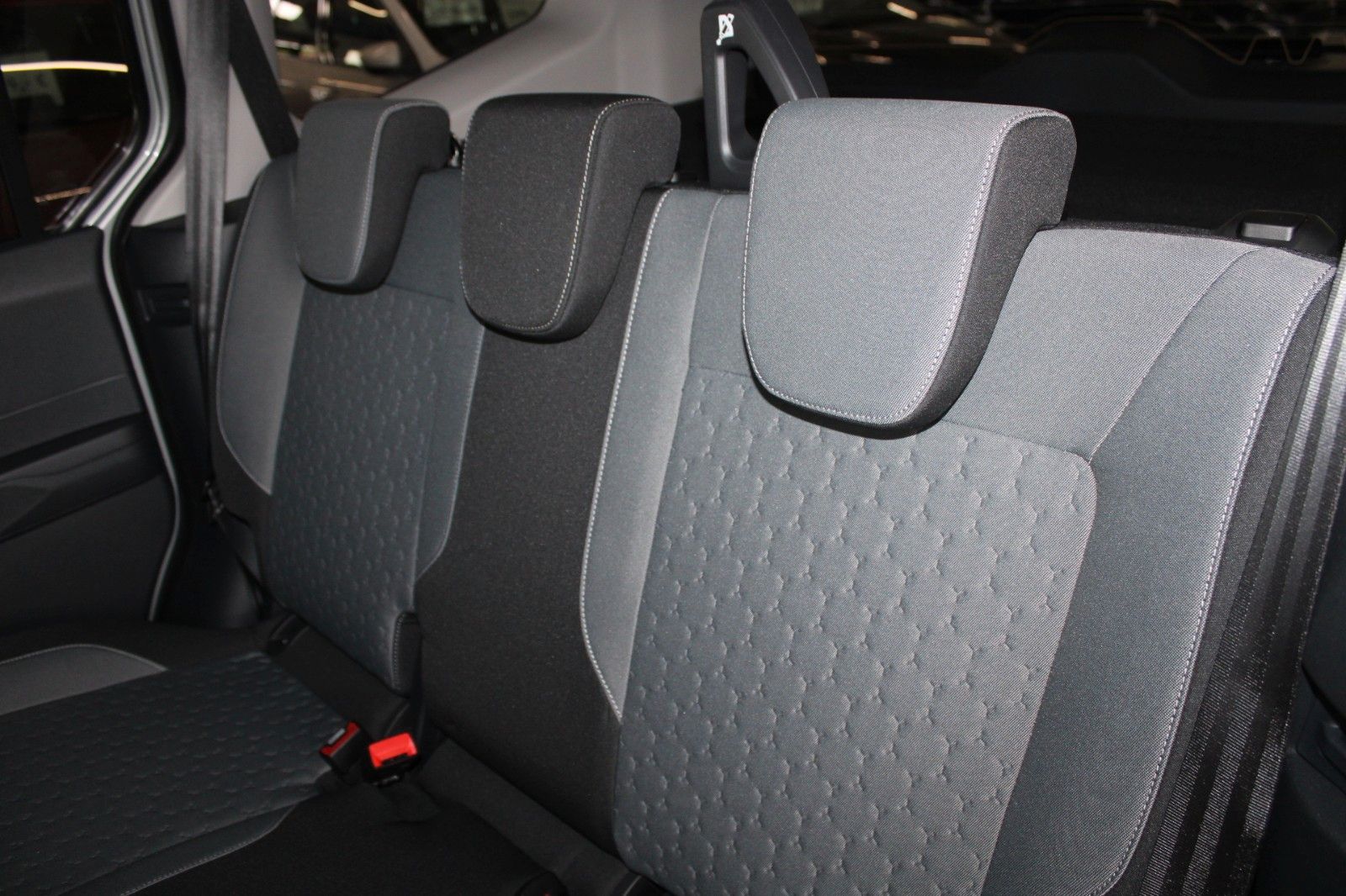 Fahrzeugabbildung Ford Tourneo Courier Titanium Kamera WinterPaket2 uvm