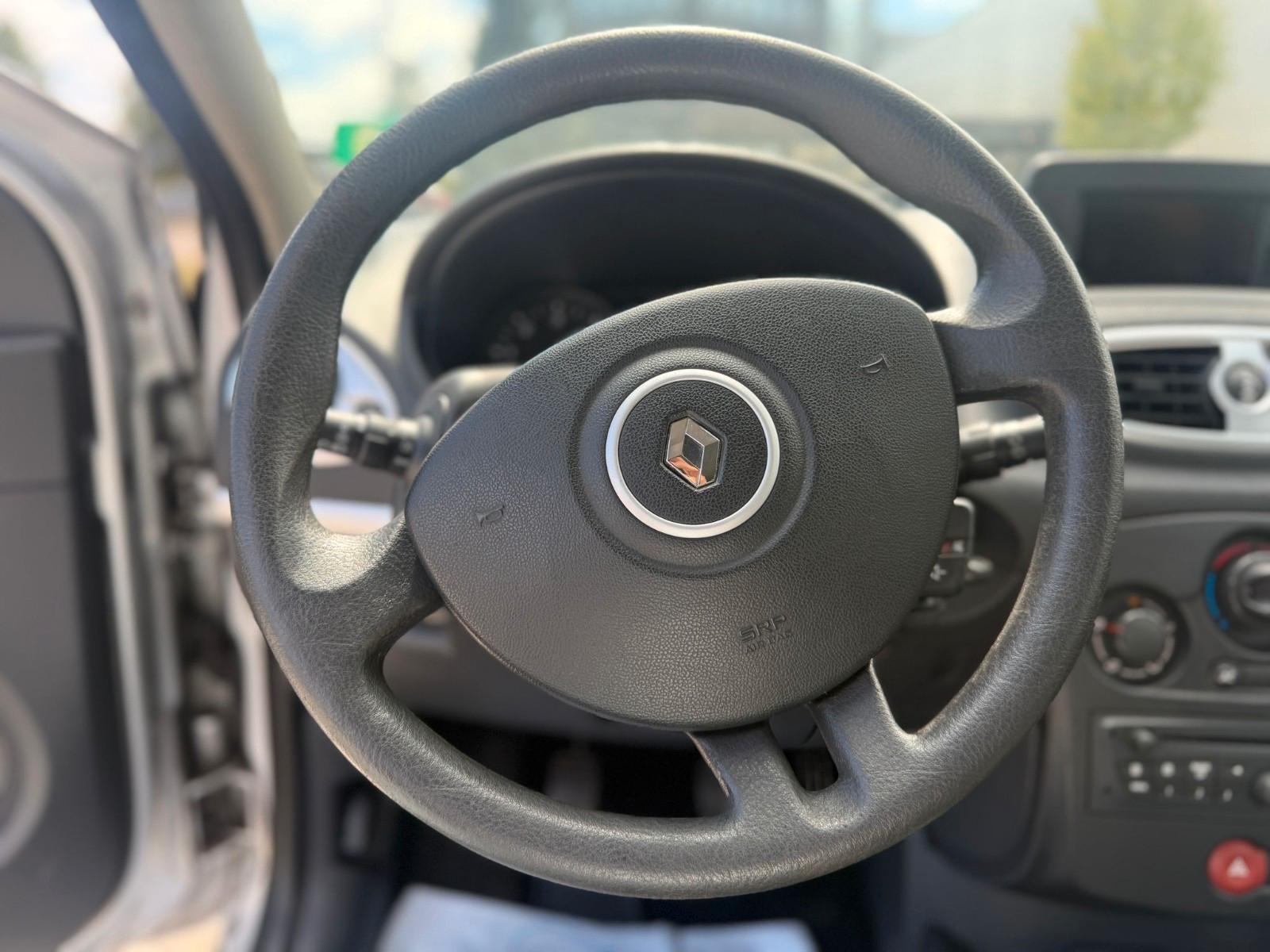 Renault Clio 2012 — photo 8