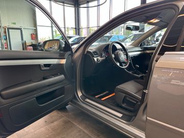 Audi A4 Lim. *TEMPOMAT*KLIMAAUTOMATIK*SitzHZ*