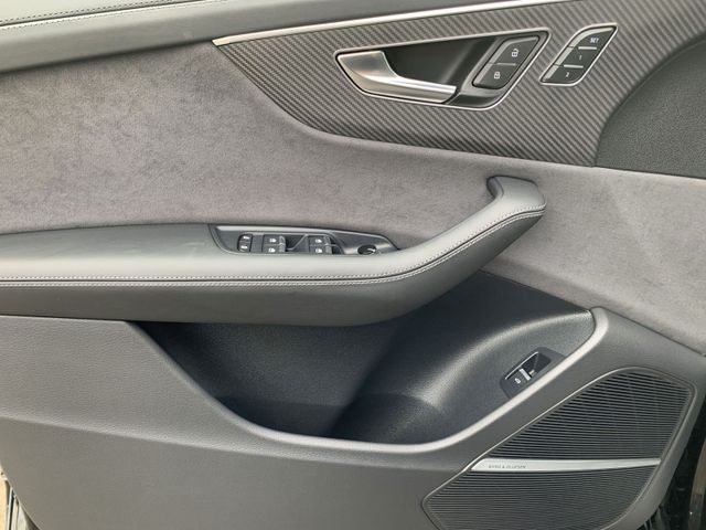 RSQ8 PERFORMANCE 305KM/H+PANO+360°+AHK+KERAMIK+H