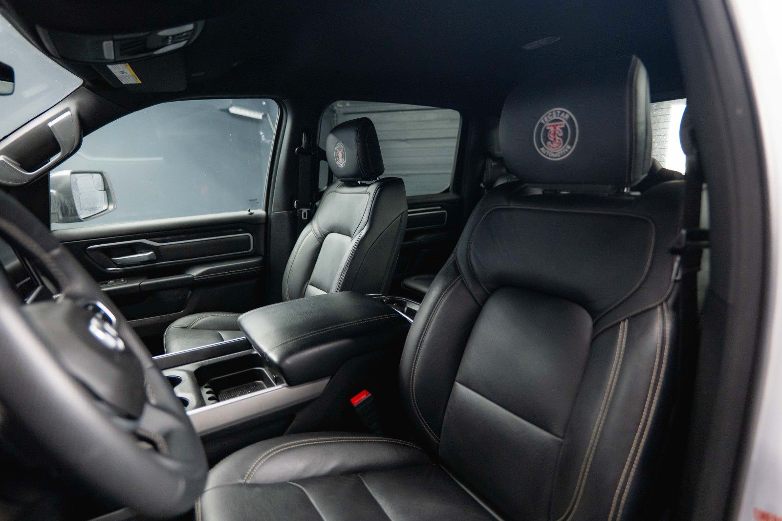 Fahrzeugabbildung Dodge RAM 5.7 V8 HEMI 4x4 OFFROAD Night-Paket *GEN 5*