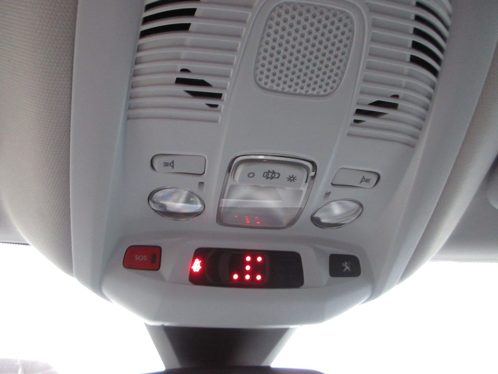 Fahrzeugabbildung Peugeot 5008 Allure Pack 1.5D LED/NAVI/AHK/PDC/R´CAM