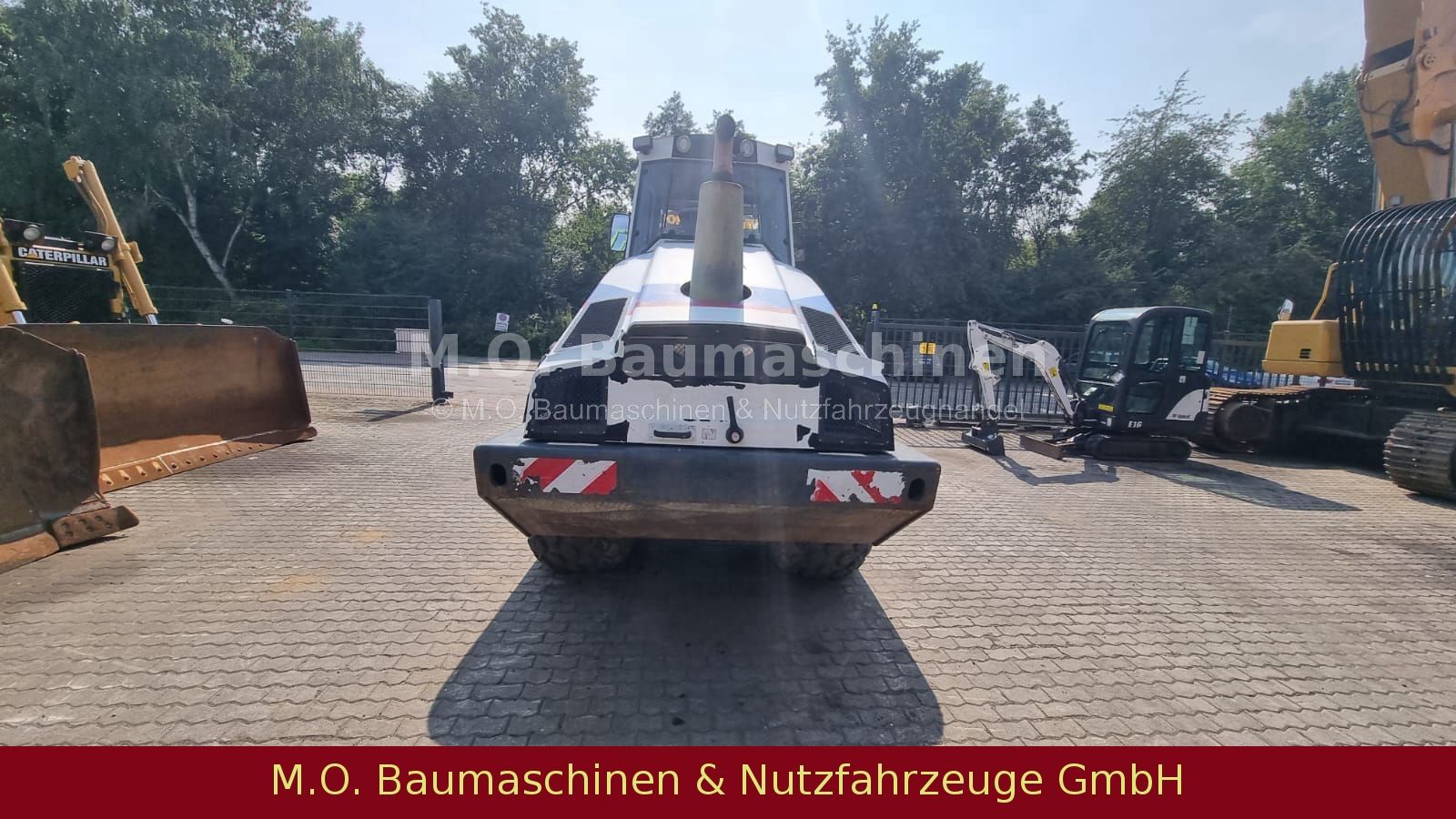 Fahrzeugabbildung BOMAG BW 213 DH-4  / Walzenzug / Klima