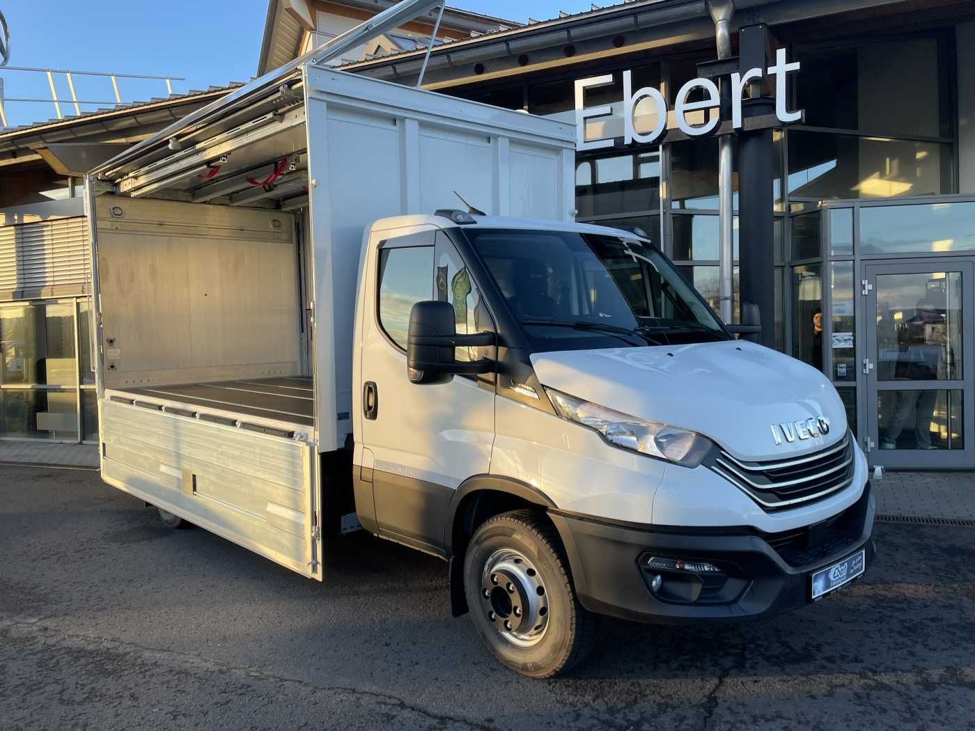 Fahrzeugabbildung Iveco Daily 70C18 HA8 *LBW*Schwenkwandkoffer*