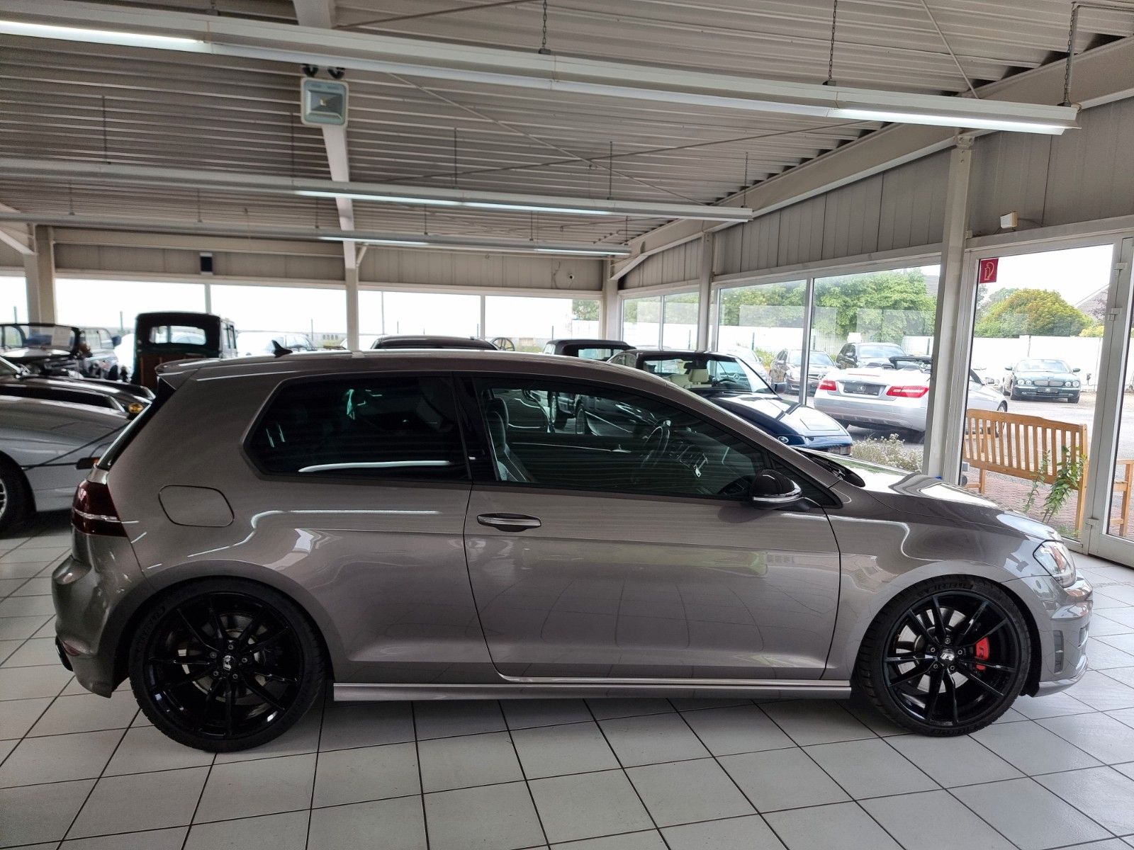Fahrzeugabbildung Volkswagen Golf R by MTR/520 PS/Sleeper/Extrem schnell