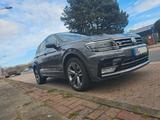 Volkswagen Tiguan 2.0 TDI SCR 140kW DSG 4M. R-Line/Highline - VW Tiguan Gebrauchtwagen in Braunschweig