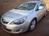 Opel Astra 150 Jahre Opel 1.4i Motor qualmt blau