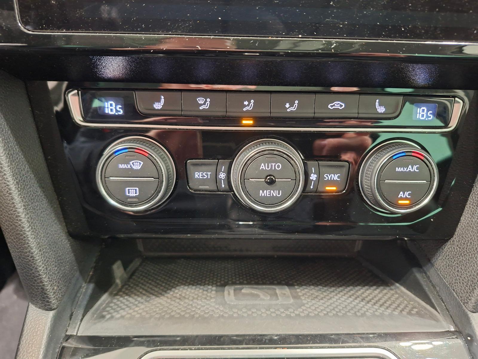 Volkswagen Passat 1.5 TSI DSG R-line ACC LED Pano L, миниатюра 10