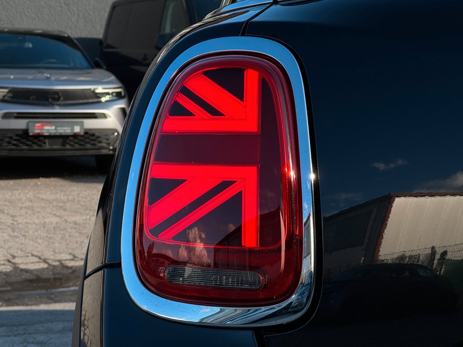 Fahrzeugabbildung MINI ONE Automatik Teilleder Temp. Navi PDC SHZ