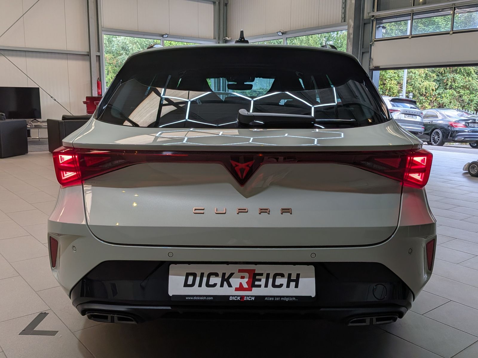 Fahrzeugabbildung CUPRA Leon 1.5 eTSI DINAMICA*MATRIX*ACC*PANO*AHK 5J-Ga