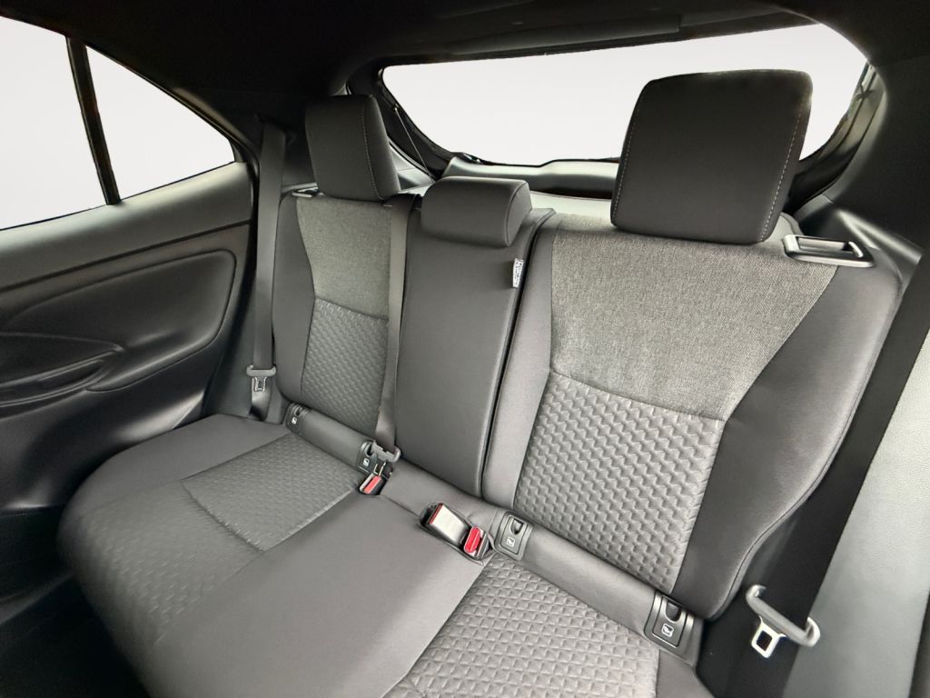 Fahrzeugabbildung Toyota Yaris Cross Hybrid 130 1.5 VVT-i Teamplayer