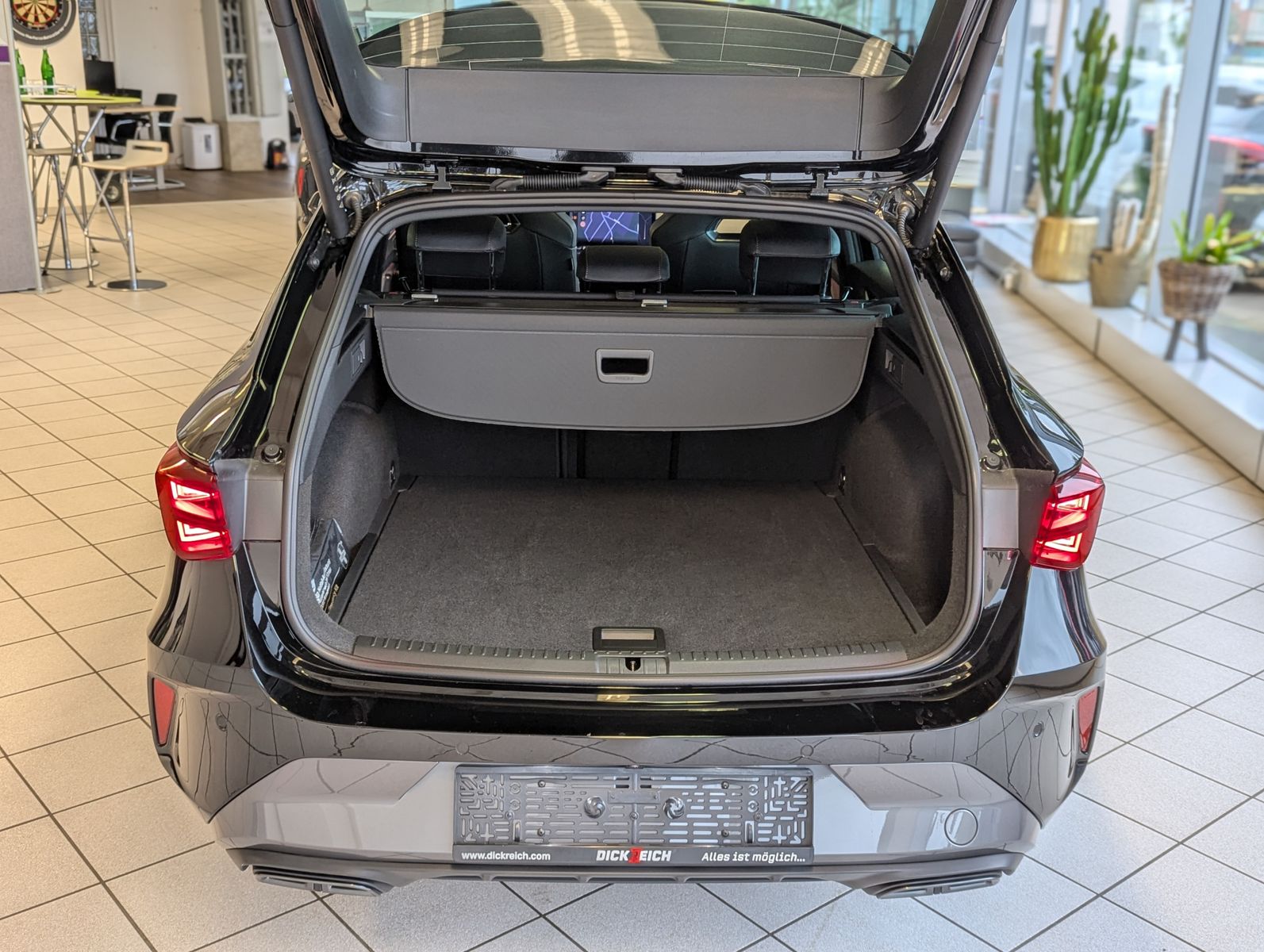 CUPRA Leon 1.5 eTSI Sennh Matrix Pano Edge/Dynamic AHK - Image 17