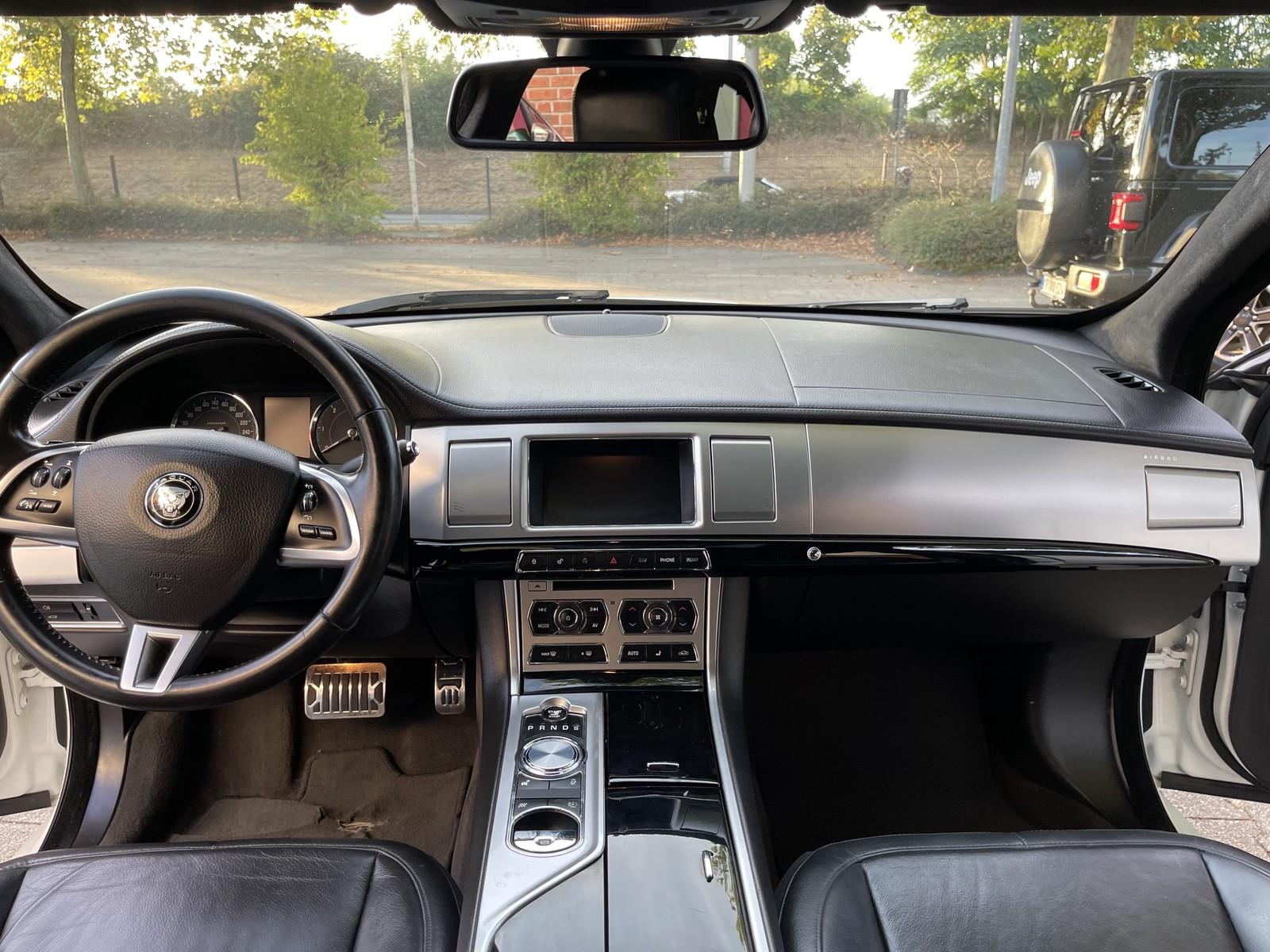 JAGUAR XF SPORTBRAKE 3.0 V6 DIESEL 241CH