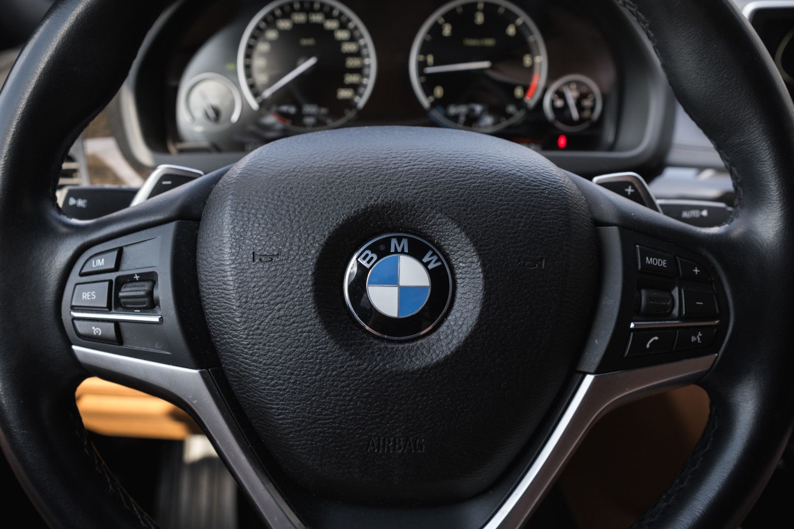 Fahrzeugabbildung BMW X6 xDrive 40 d - Nappa - HUD - AHK - InnoPaket