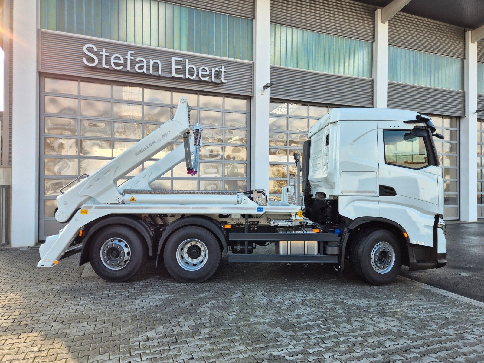 Fahrzeugabbildung Iveco AS280X58Y/ PS ON Meiller AK 16. T Funk AHK Cam
