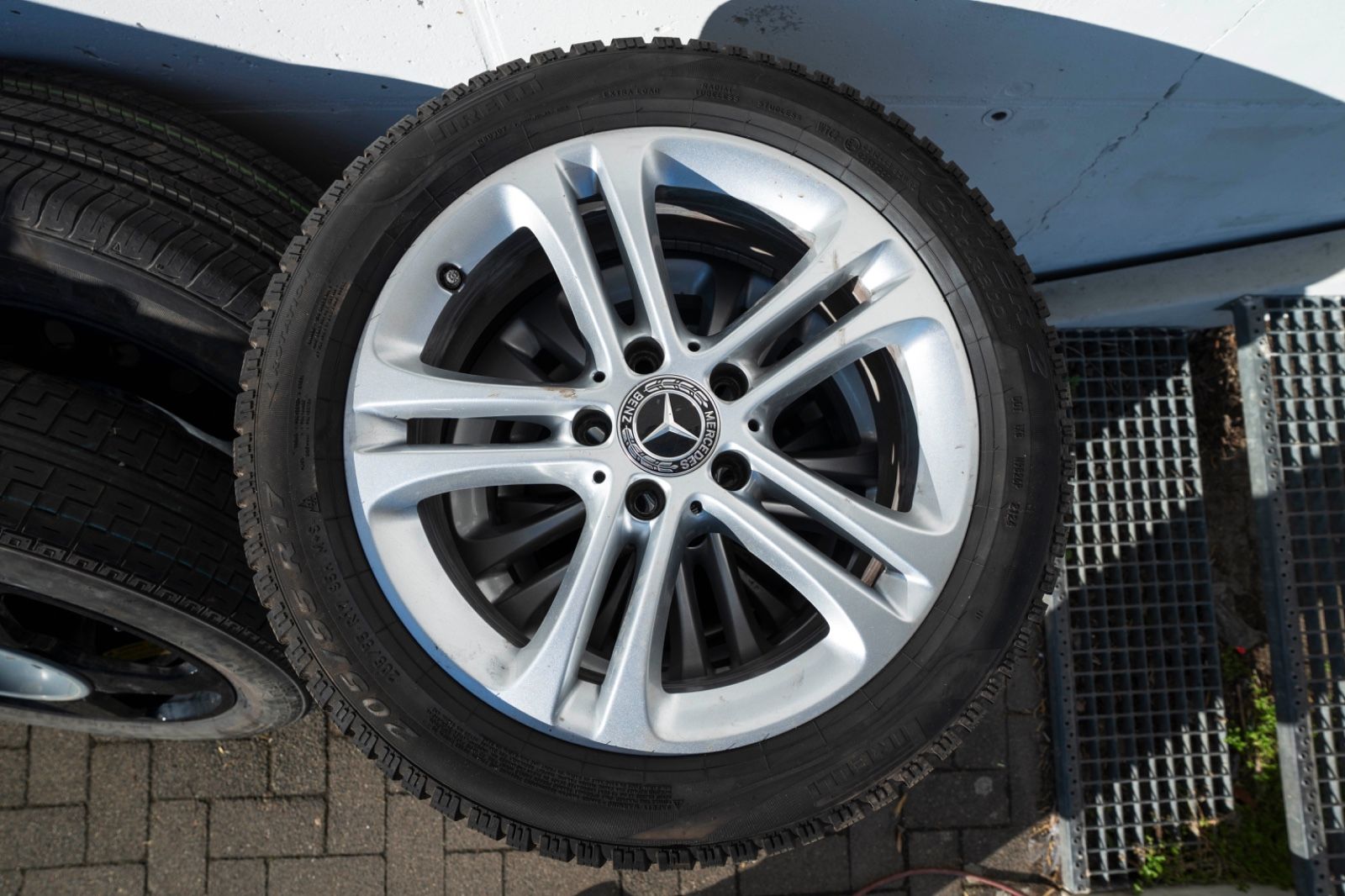 Fahrzeugabbildung Mercedes-Benz CLA 250e Shooting Brake AMG-LINE LED KAM 8FACH