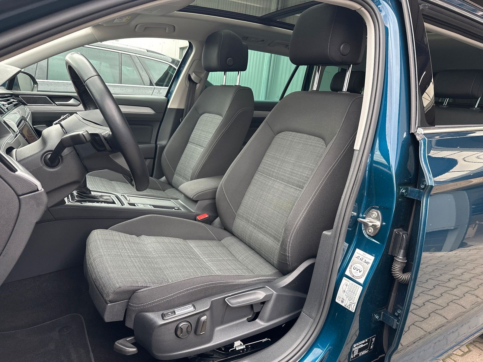 Fahrzeugabbildung Volkswagen Passat Variant 2.0 TDI DSG Business NAV+LED+PANO