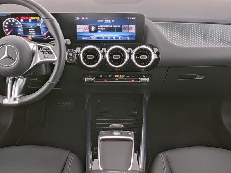 Fahrzeugabbildung Mercedes-Benz B 200 Progressive*Night*Kamera*LED*18"*Carplay*