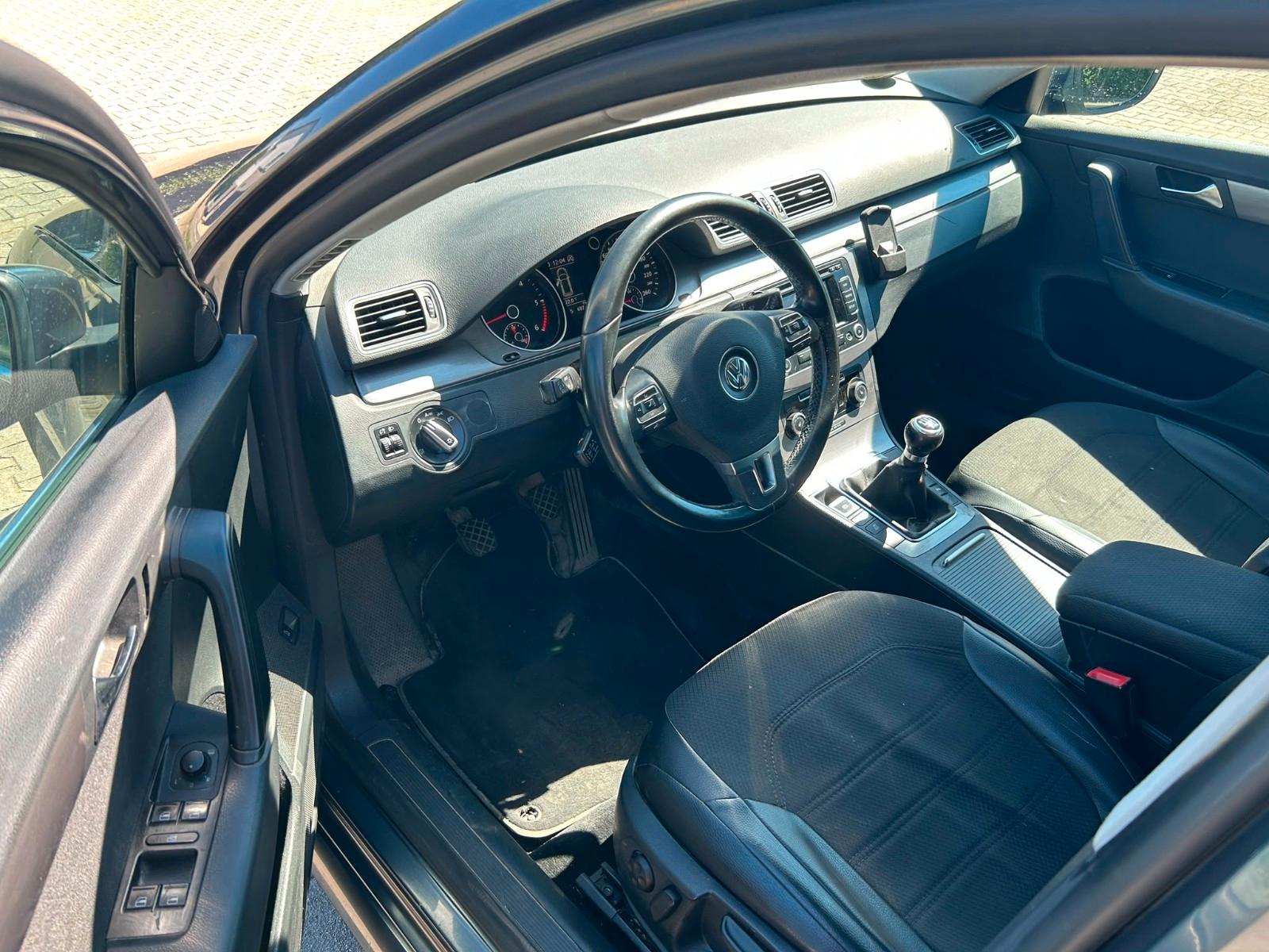 Volkswagen Passat 2011 — photo 13