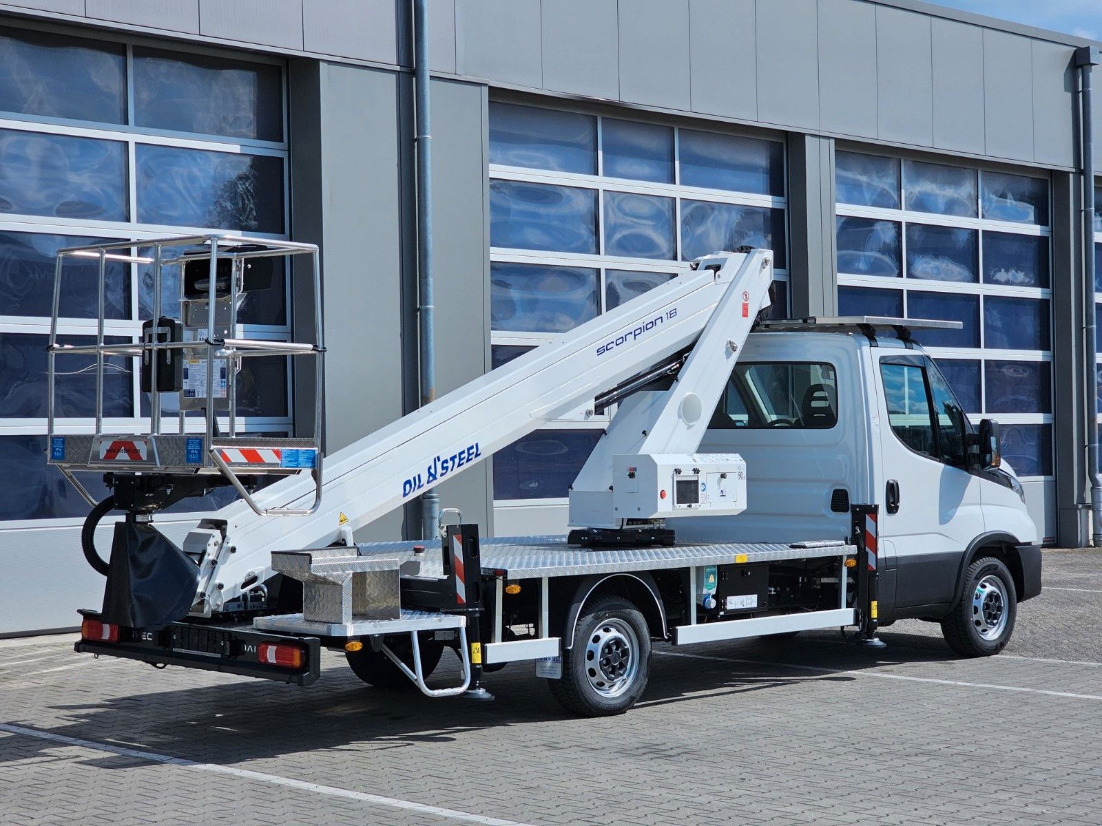 Fahrzeugabbildung Iveco Daily 35S14 Teleskoparbeitsbühne 18m