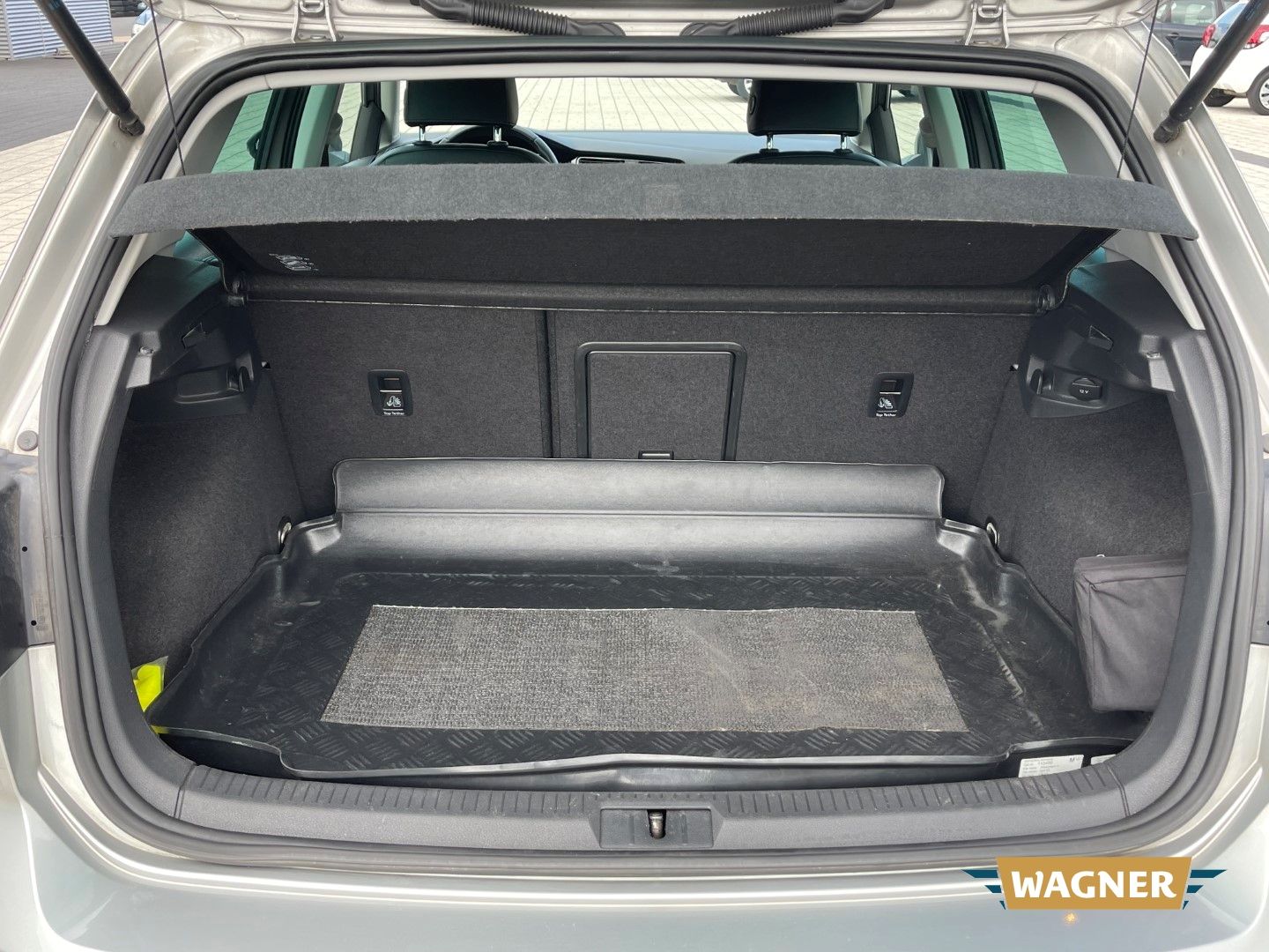 Fahrzeugabbildung Volkswagen Golf VII Highline BMT Klimaautomatik Bi-Xenon