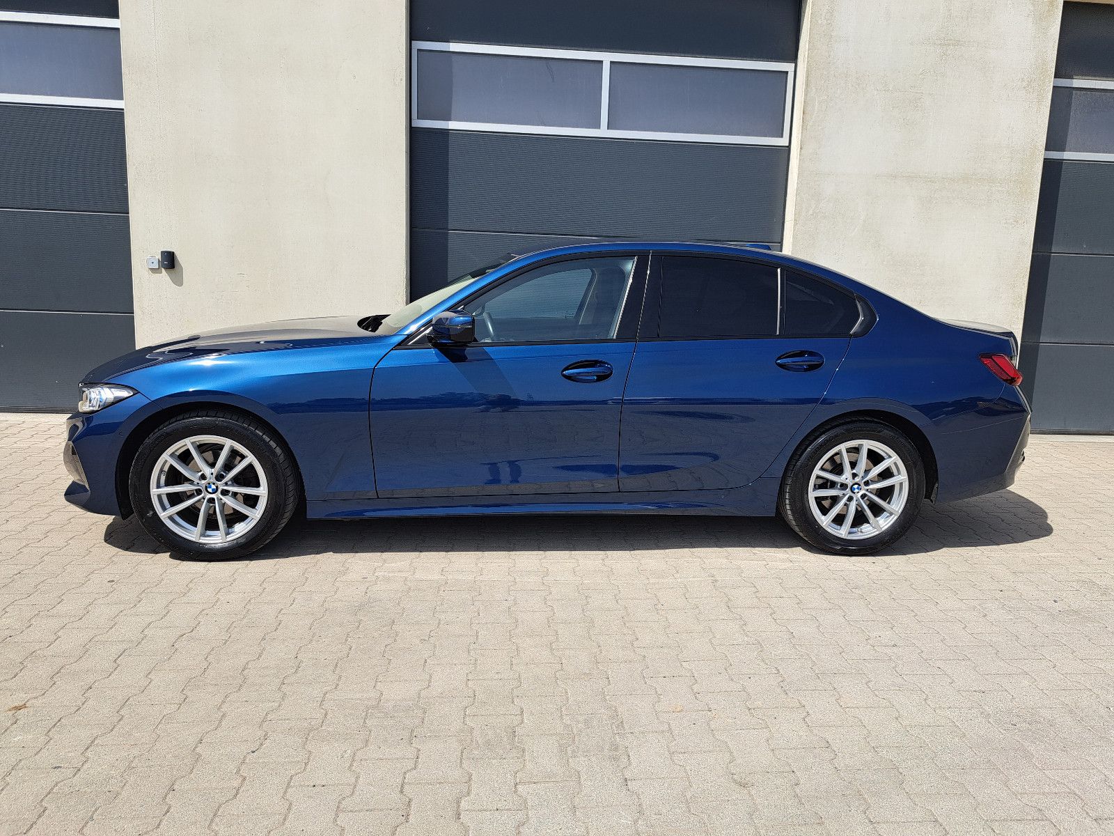 BMW 318d LCI*Adapt.LED*Curved*HiFi*HUD*RFK foto 8
