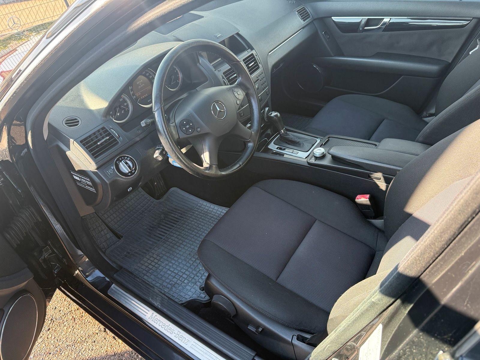 Mercedes-Benz C180 2009 — photo 11