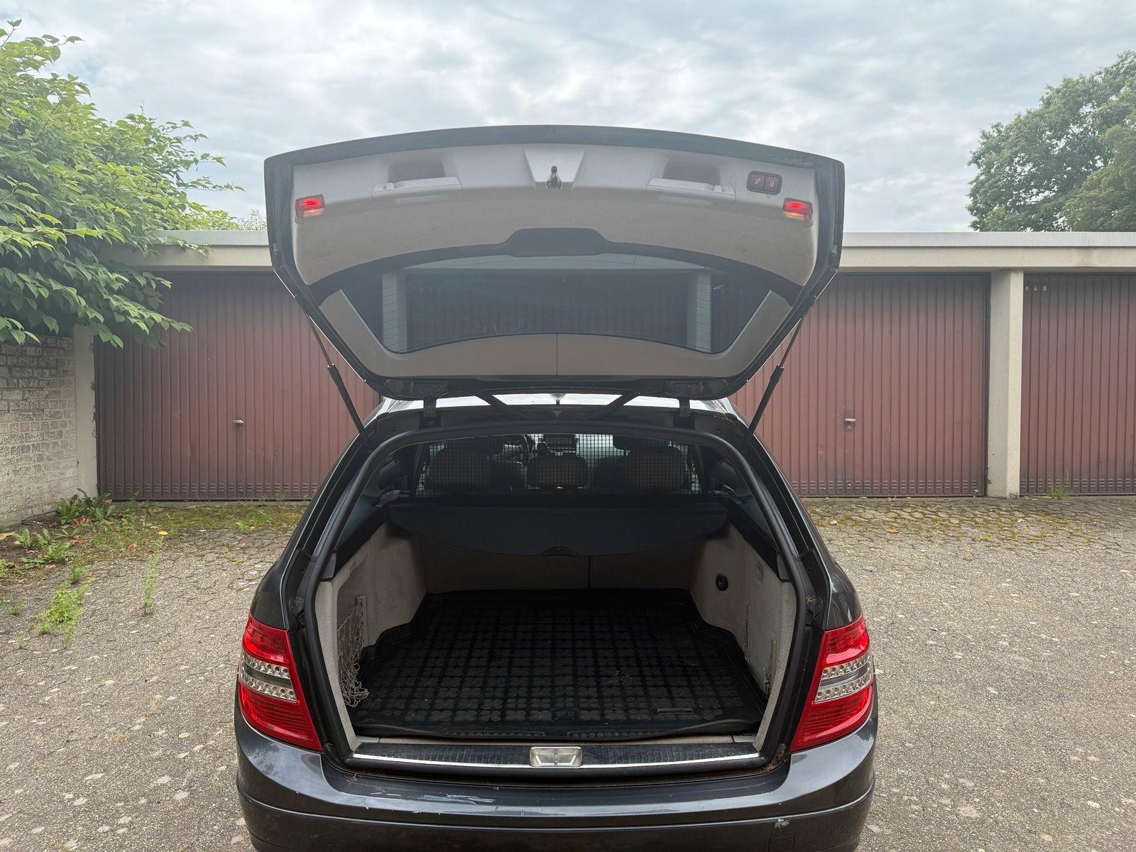 Mercedes-Benz C220 2009 — photo 10