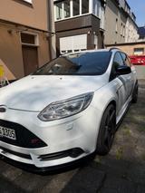 Ford Focus 2,0 EB ST Leder-Sport-Paket Turnier ST - Ford Focus aus 2013: ST