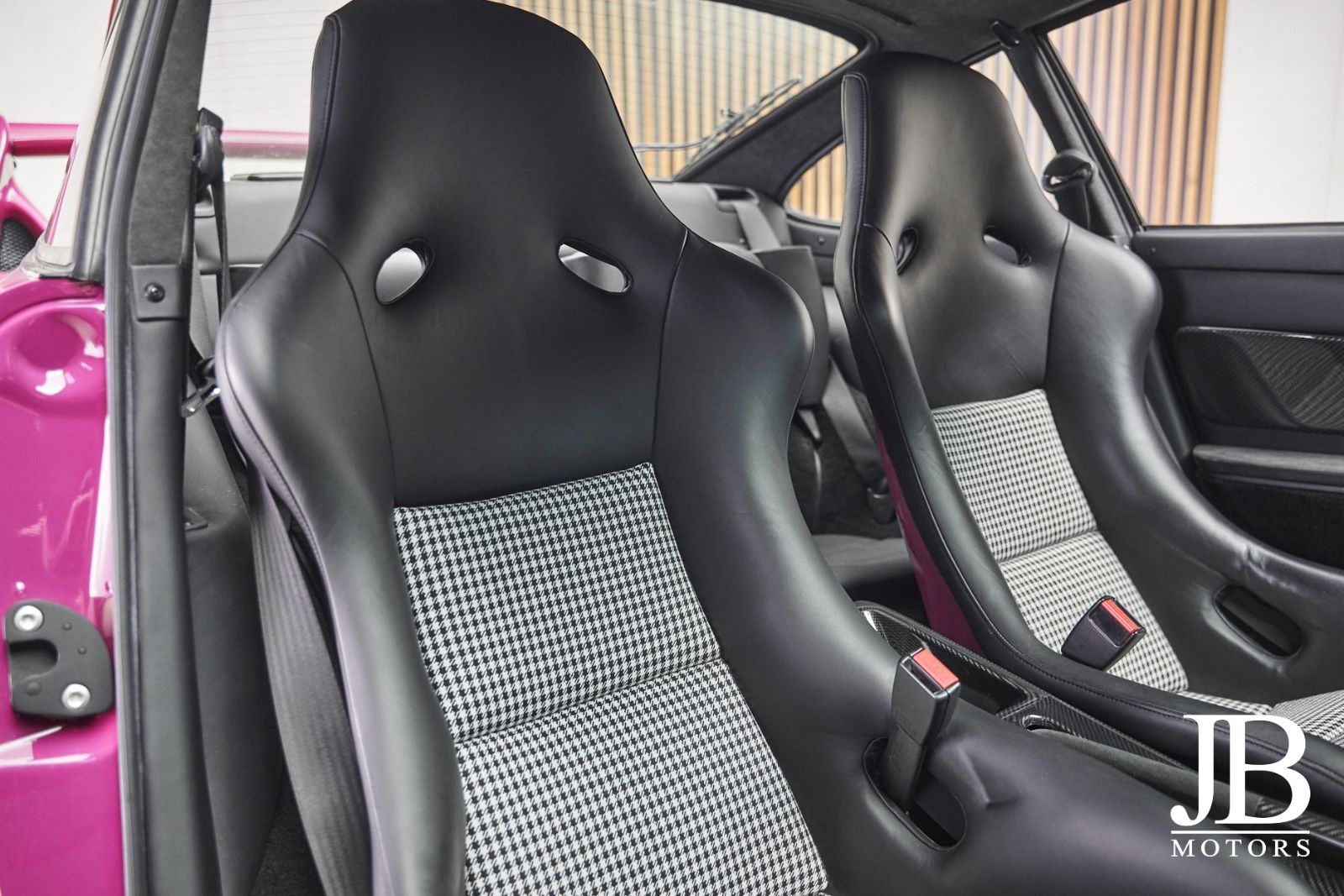 Fahrzeugabbildung Porsche 993 Carrera RS Optik Neuaufbau Recaro Carbon