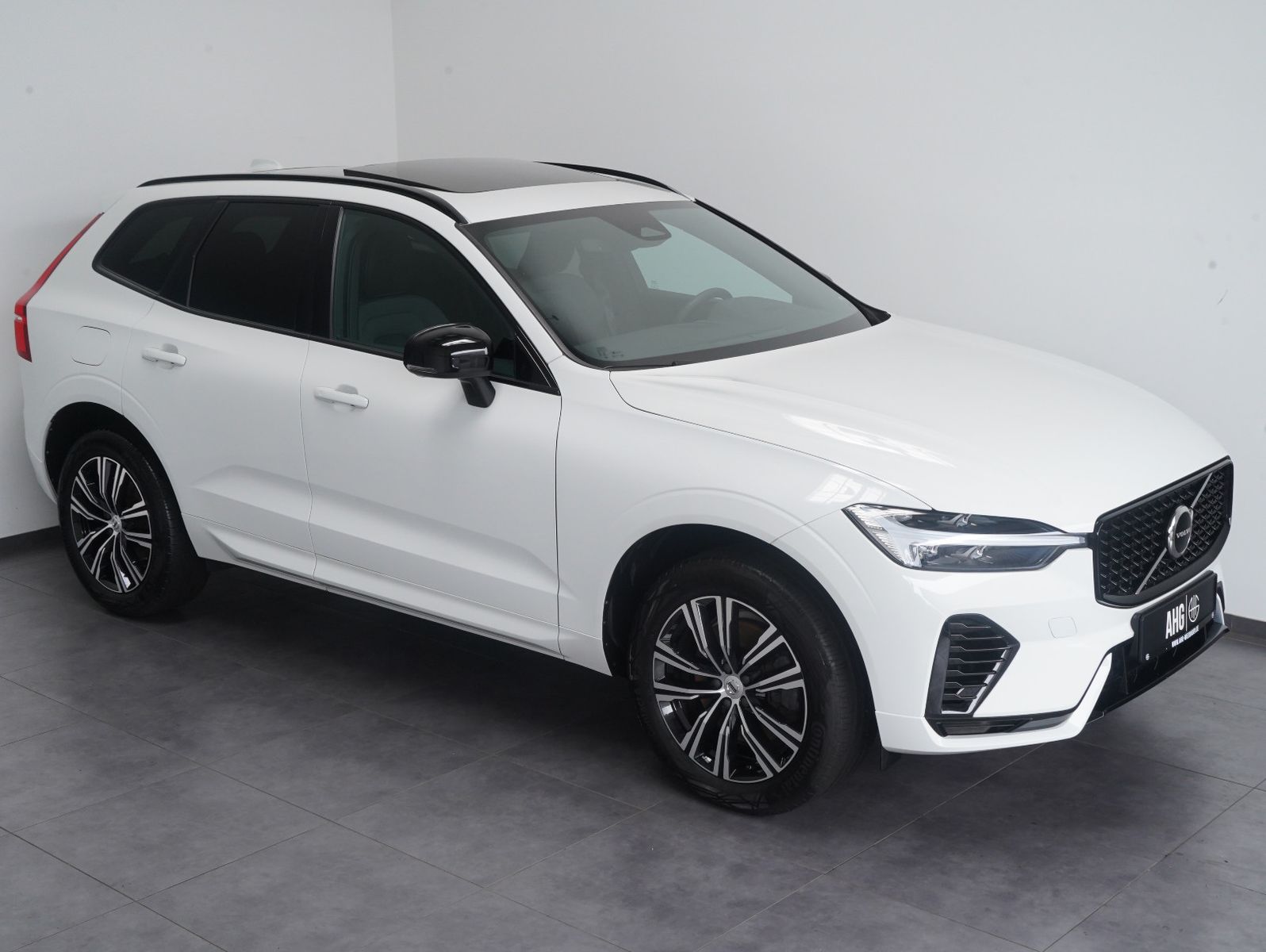 Fahrzeugabbildung Volvo XC60 T6 Recharge R Design FACELIFT/LED/ACC/AHK