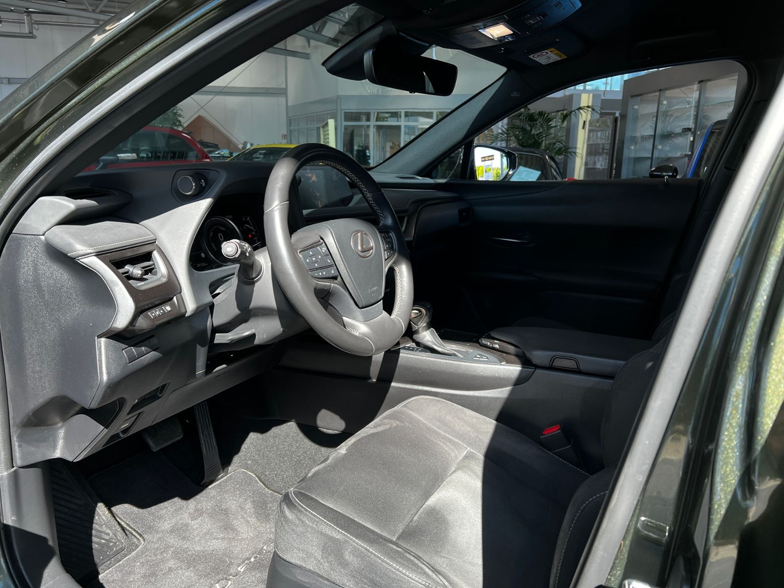 Fahrzeugabbildung Lexus UX 250 h Style Edition AHK RFK Full Link LED