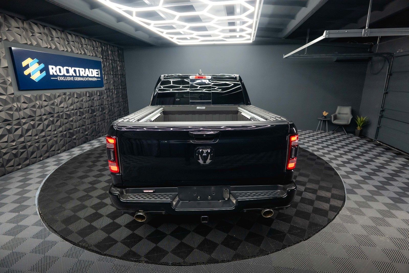 Fahrzeugabbildung Dodge RAM 5.7 V8 HEMI 4x4 Night LARAMIE RAMBOX 19%