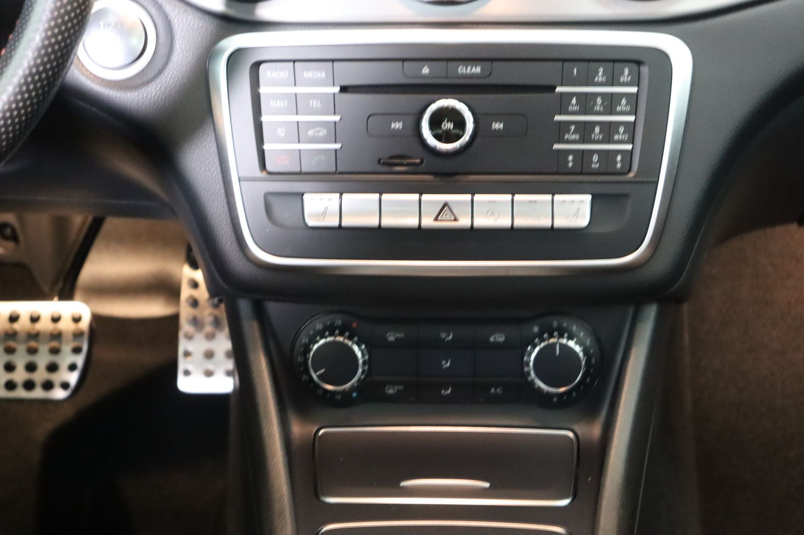Fahrzeugabbildung Mercedes-Benz GLA 220 d AMG-line * LED * Navi * Pano
