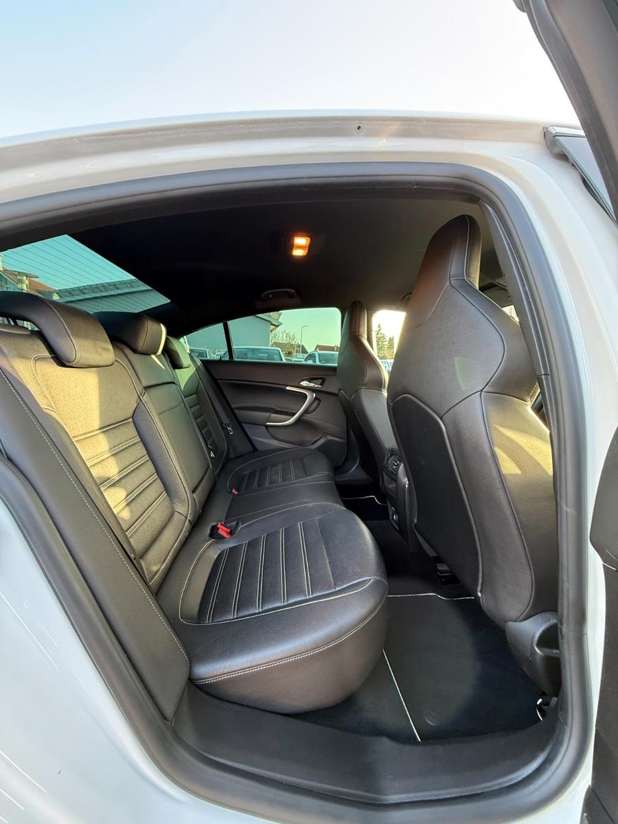 Opel Insignia OPC 2.8 V6 Turbo | 325 ch | BVM | Sièges Recaro cuir | GPS | Caméra de recul | Xénon | Volant chauffant