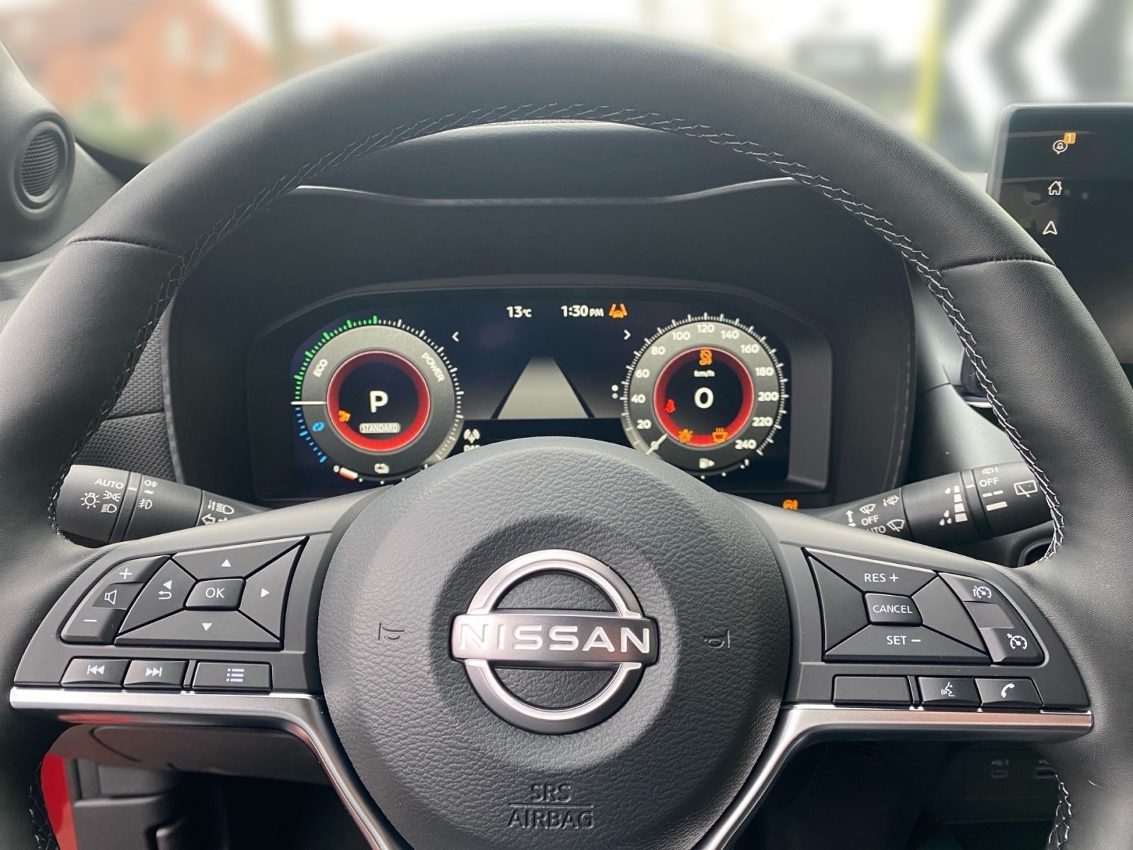 Fahrzeugabbildung Nissan JUKE 1.6 HYBRID 143 PS 4AMT N-CONNECTA Winter II