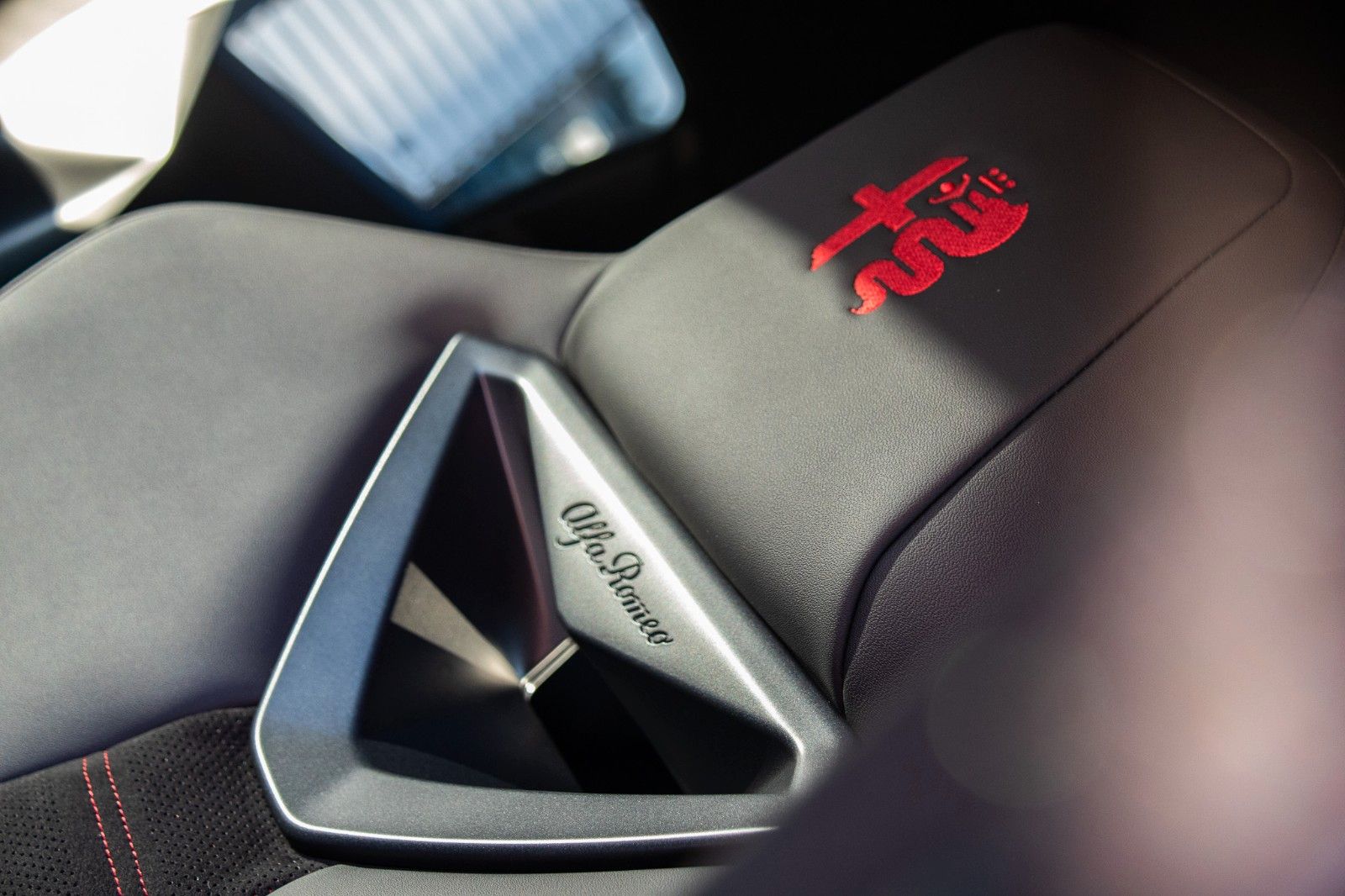 Fahrzeugabbildung Alfa Romeo Junior 1.2 MHEV Speciale DCT6