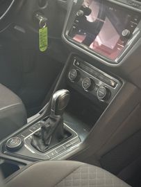 Volkswagen Tiguan - 10