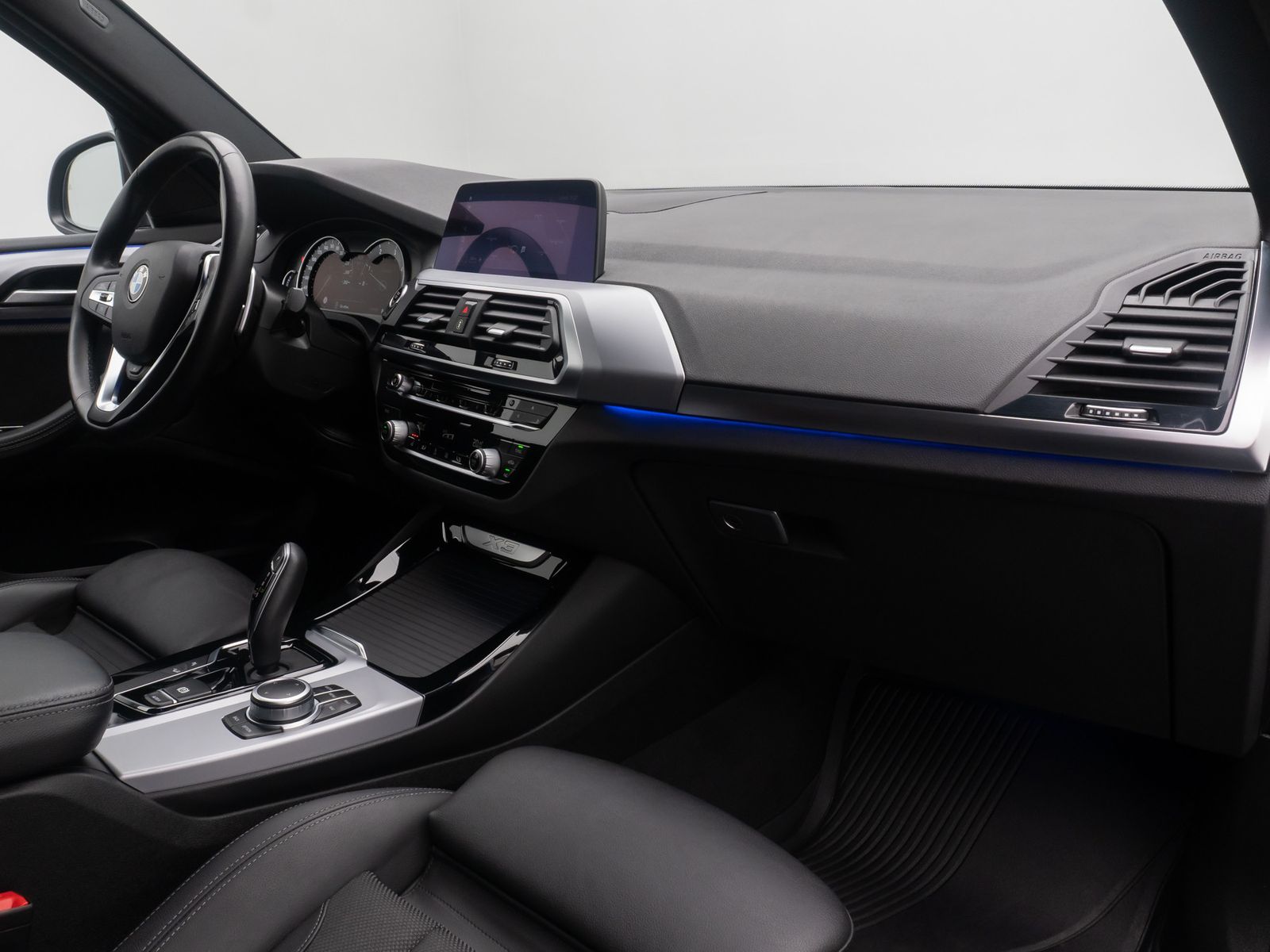 Fahrzeugabbildung BMW X3 xD20d Kamera HUD HiFi AHK Komfort Sport 19"