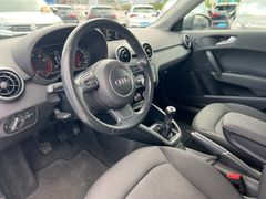 Fahrzeugabbildung Audi A1 Sportback 1.0 TFSI S line XENON NAVI 18" ROTO