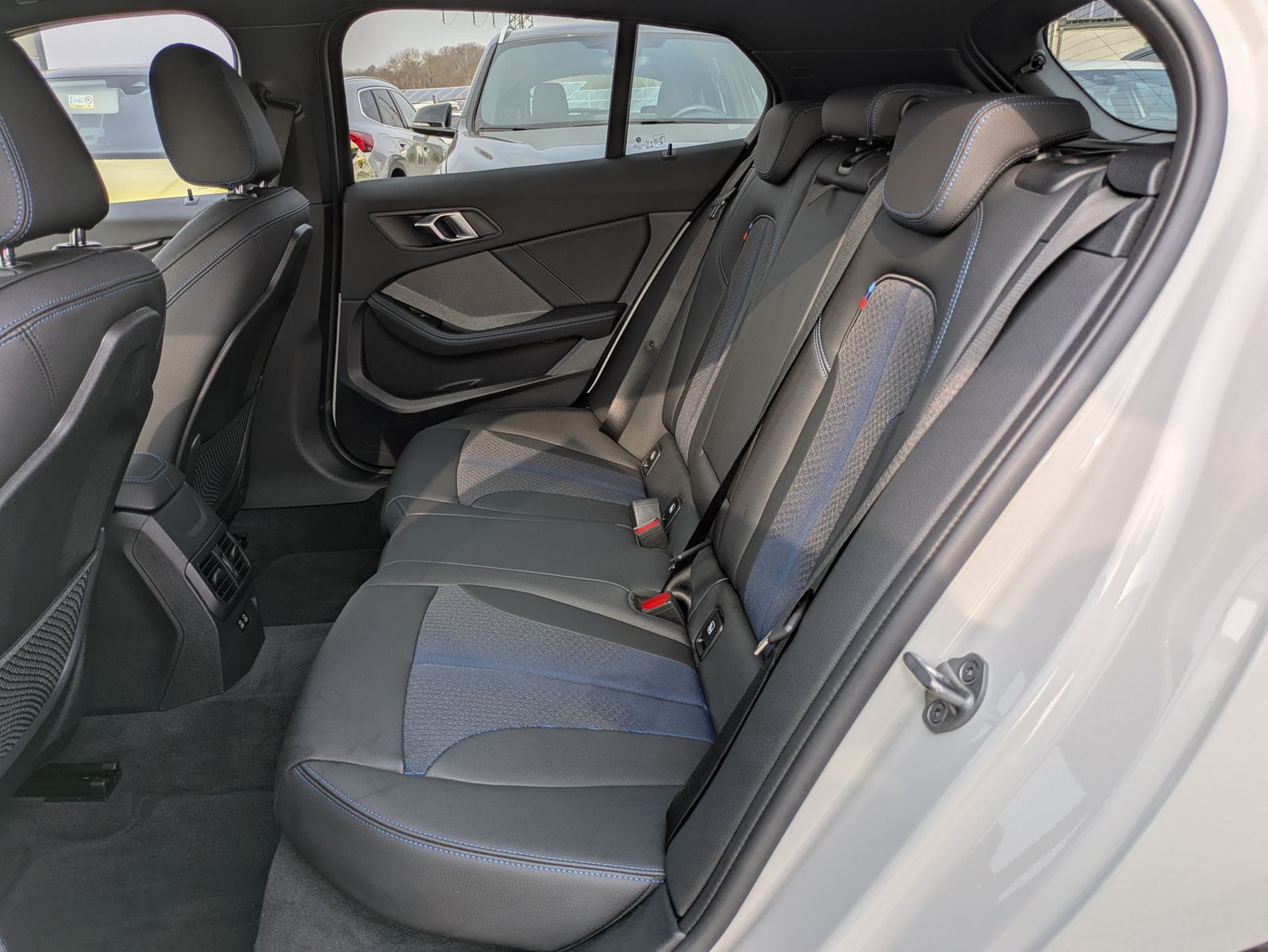 Fahrzeugabbildung BMW 120 i M Sport SHADOW*ACC*KAMERA*H&K*AHK*LED*DAB