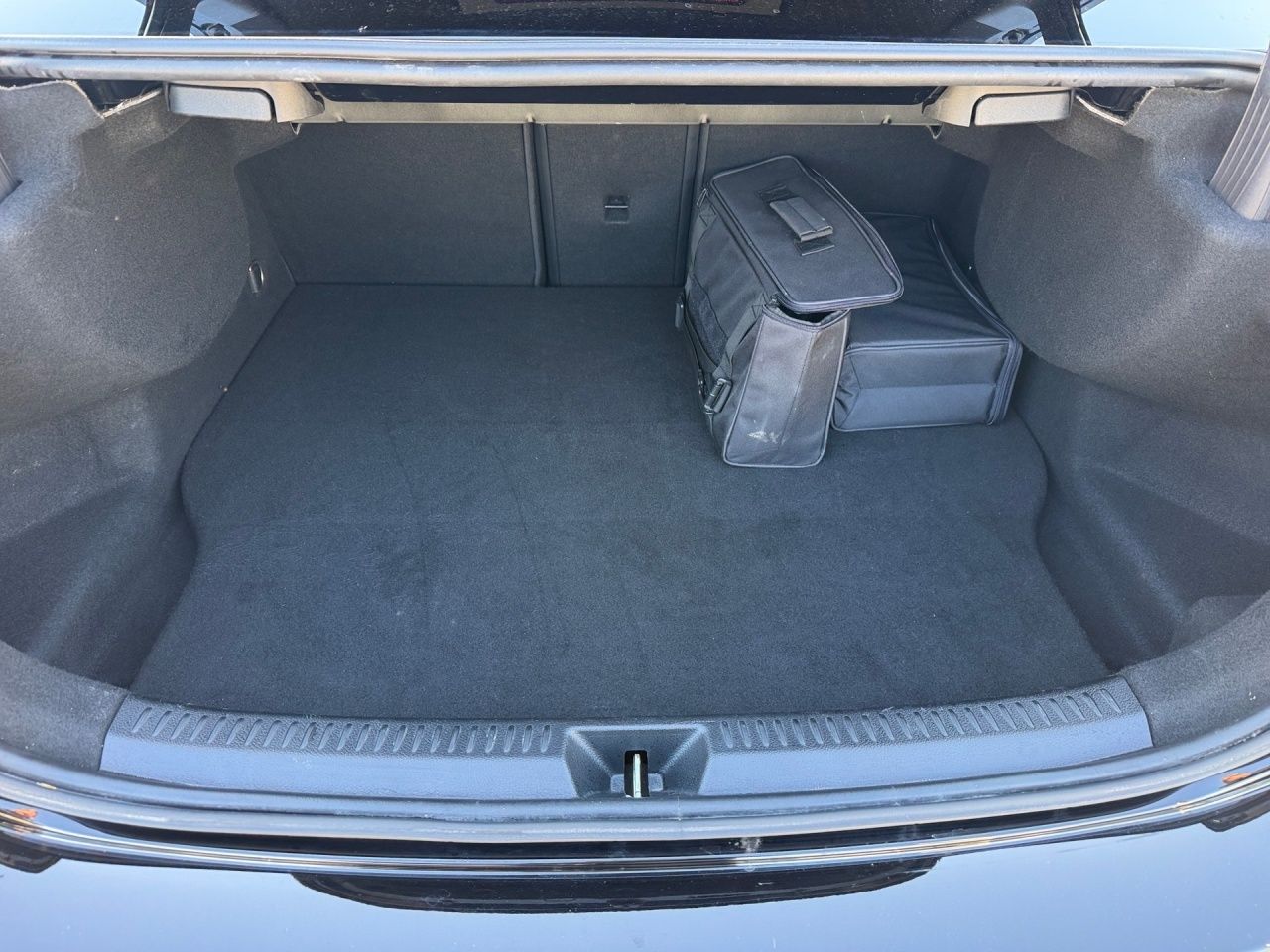 Fahrzeugabbildung Mercedes-Benz A 250 e Limousine AMG+NIGHT+MULTIBEAM+STNDHZ+++